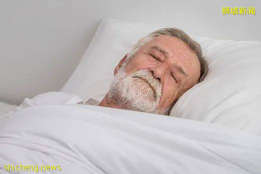 邻居闻到腐臭味后才发现,新加坡这个独居老太已去世