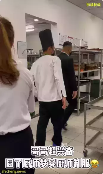 三姐弟透過 VTL 回新山扮服務員給父母驚喜! 網民: 此影片有洋蔥~😭