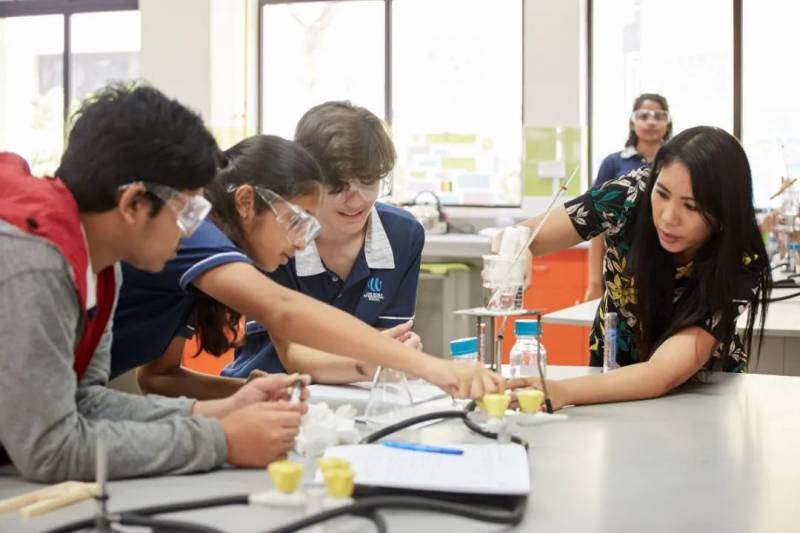 前美国总统夫人亲自指导过的新加坡学生,居然在这间学校?