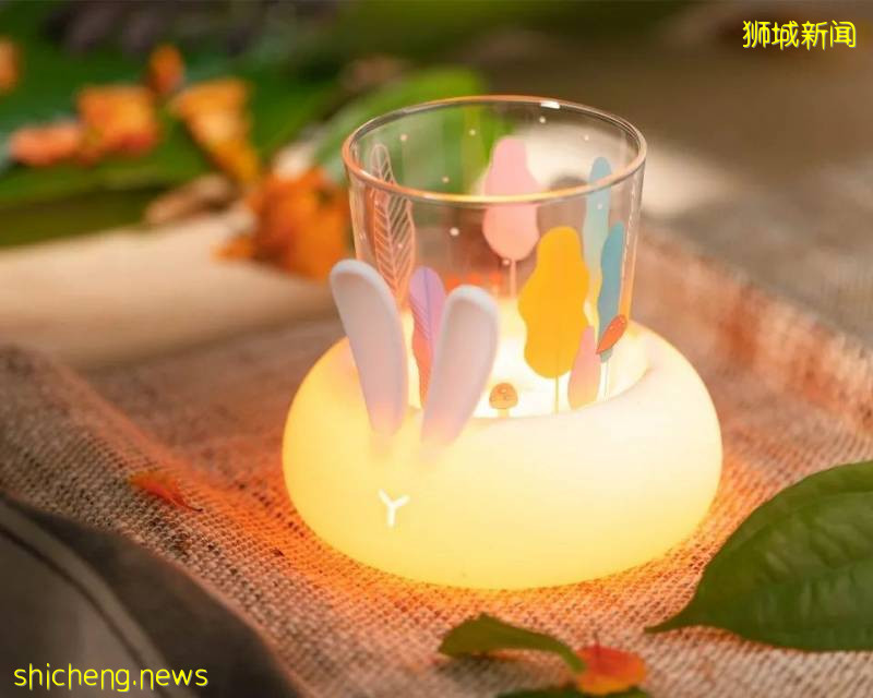 星巴克推出中秋节限定“玉兔杯”!夜光玻璃、星空繁花太魔幻