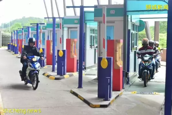 ◤新国7月起禁持工作证者使用外国注册车◢搬回新山居住 每天往返两地 越堤族:只是回到原点