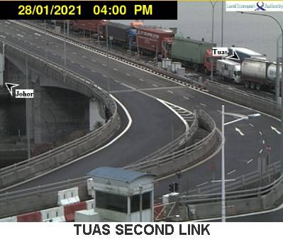 马新通道技术问题塞3天 · 罗里司机钓鱼踢球解闷