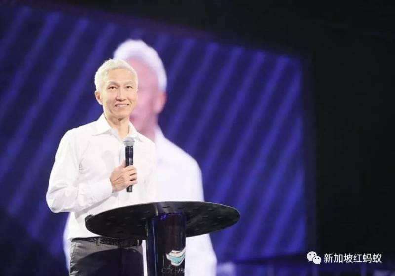 新加坡史上最大宗教会失信案主角出狱犹如“王者归来”　网民：这样也可以