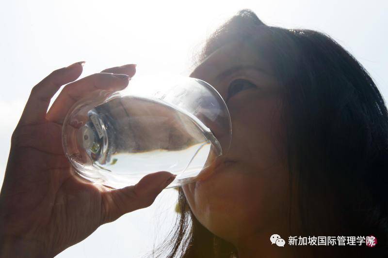 生病时为何需多喝水？