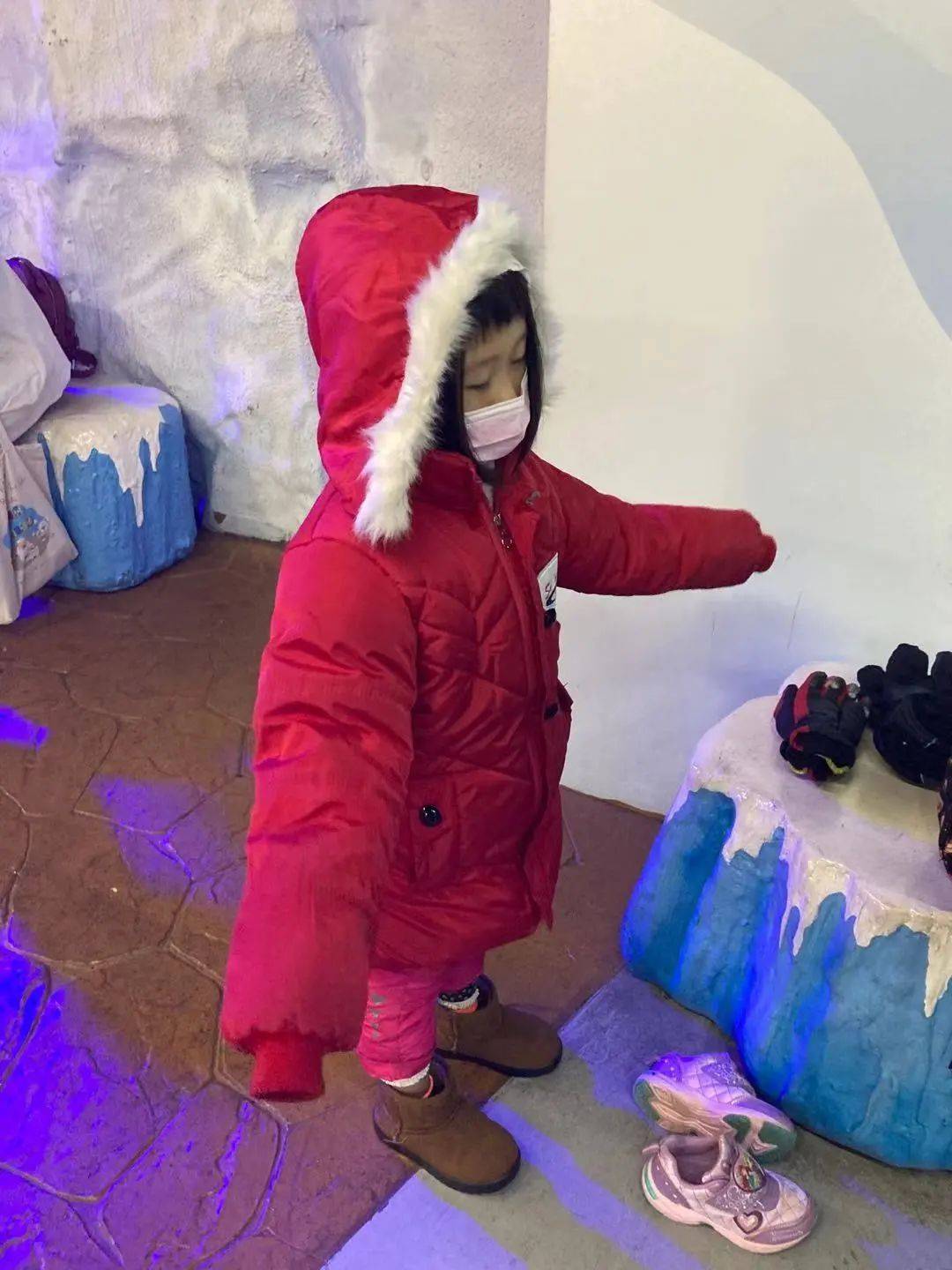 滑60米雪道、雪地射击、打雪仗……在新加坡享受被冻成狗的快乐