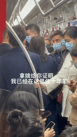 “滾出中國！” 她在深圳地鐵和老外互罵！以前華人被歧視，現輪到老外被怼