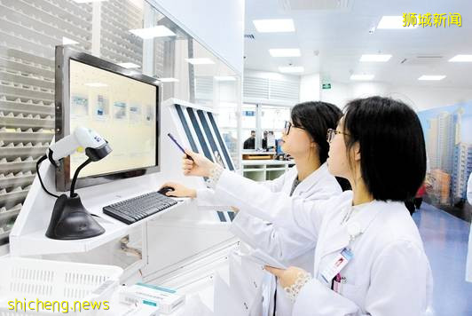 新加坡卫生部长王乙康出席药剂师宣布仪式，宣布将扩大新加坡专科药剂师招生队伍