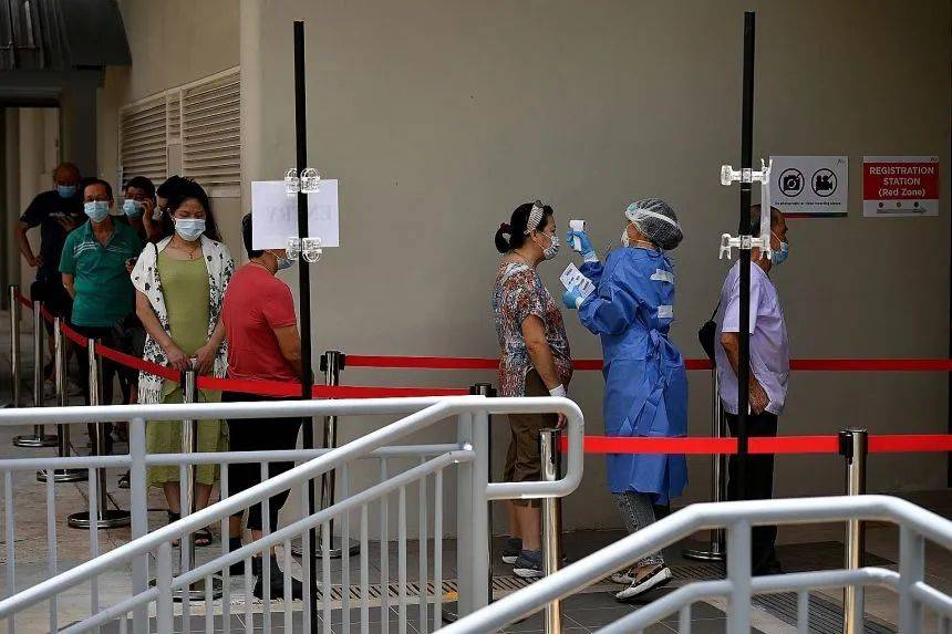 新加坡牛车水人群爆满,该区马上开始新冠大检测