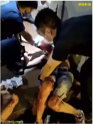 “大阵仗!我在新加坡金文泰看到6辆警车、10多名警察出动”