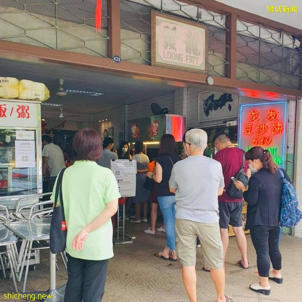 “龙发豆沙饼”古早味必吃!外皮酥到掉渣、内馅香滑细腻✨2种口味,每粒$0.90👍