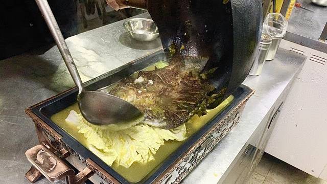 比雙11剁手更恐怖的事情是——這家烤魚、小龍蝦，竟然讓人