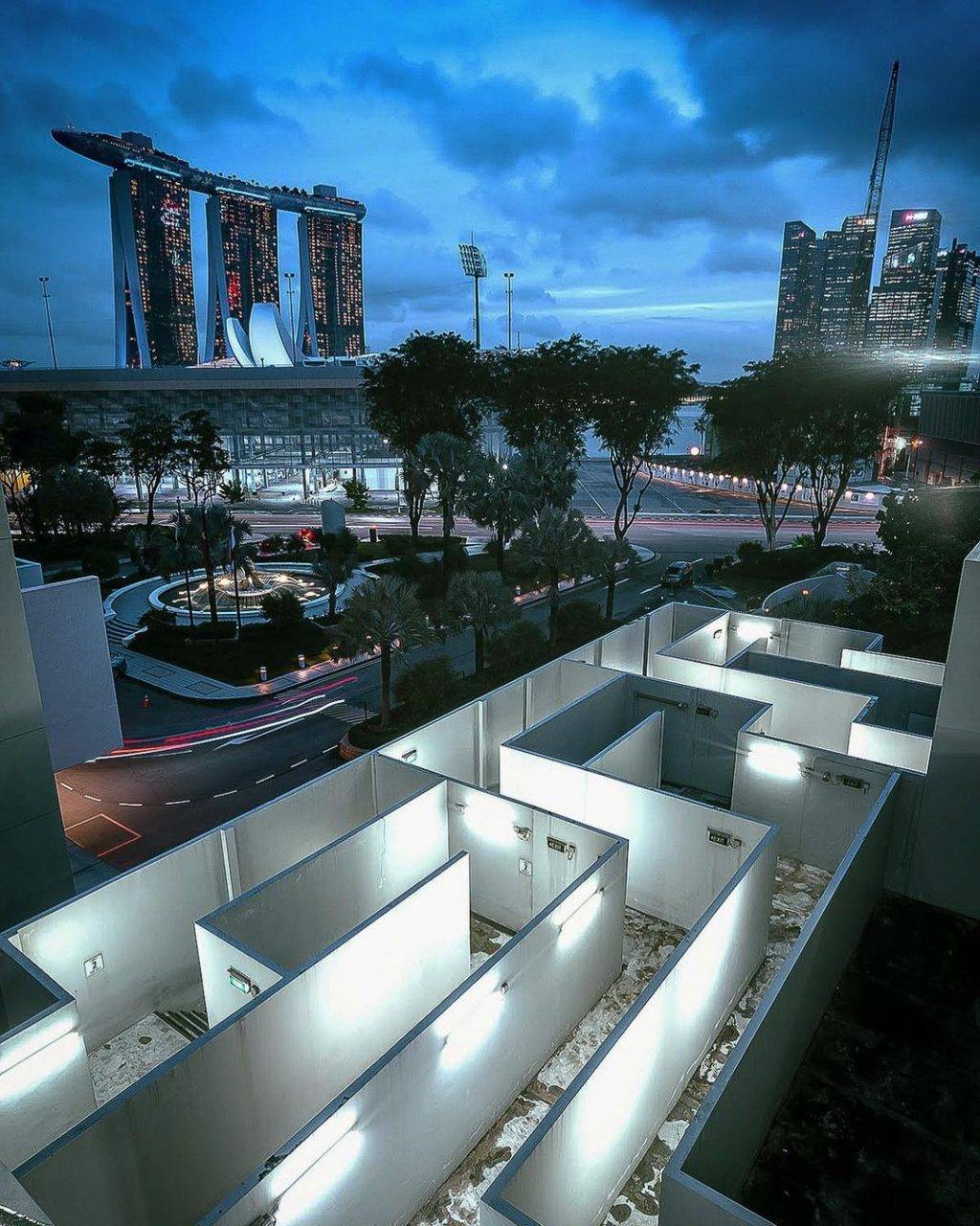 神秘打卡地帶👻 現實版迷宮“Marina Square Maze”永無止境的牆,永遠都走不出去
