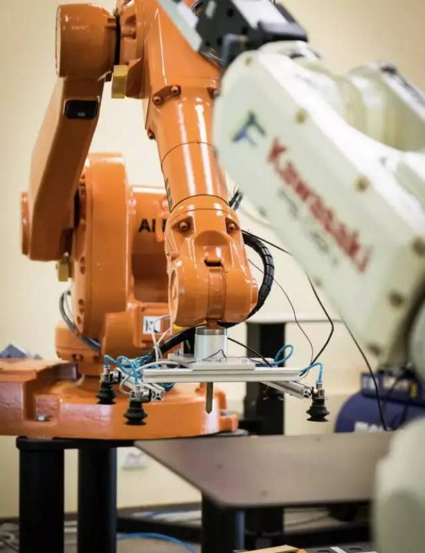 无条件每月发钱给国人,新加坡政府不是没想过,只是