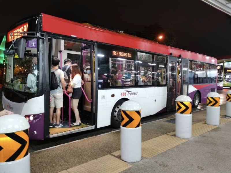 實拍!新加坡地鐵線大崩潰!人擠人,黑暗中被鎖車廂三小時