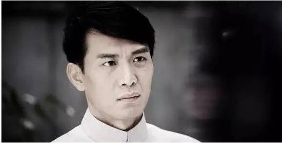 在新加坡走红成影帝的他,宁可回国跑龙套,也坚持不改国籍