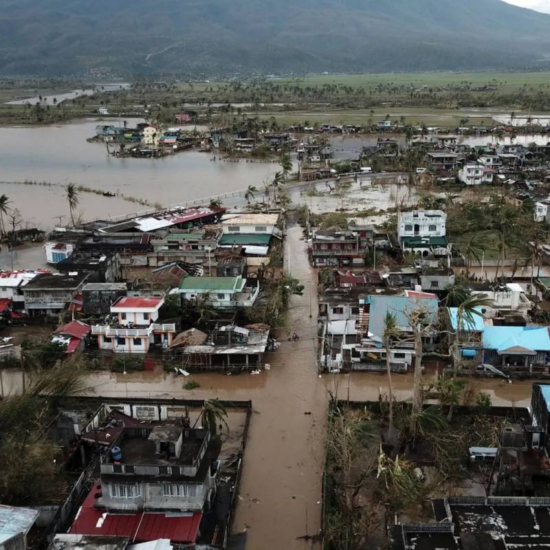 猶如世界末日!實拍新加坡被海嘯雲“吞沒”!暴雨、發大水、樹倒