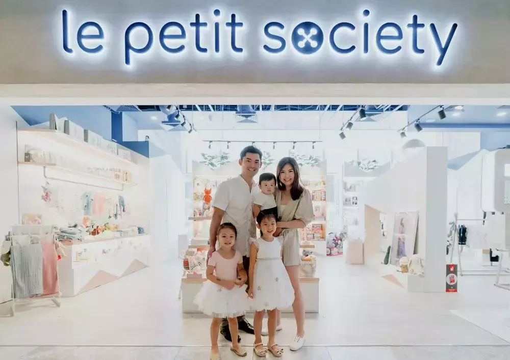 我们挖到了新加坡宝藏童装品牌,新年亲子装穿出了明星的感觉