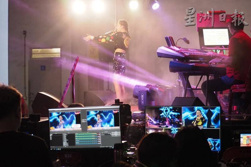 从草根跃上大舞台·新加坡歌台唱出一片天 