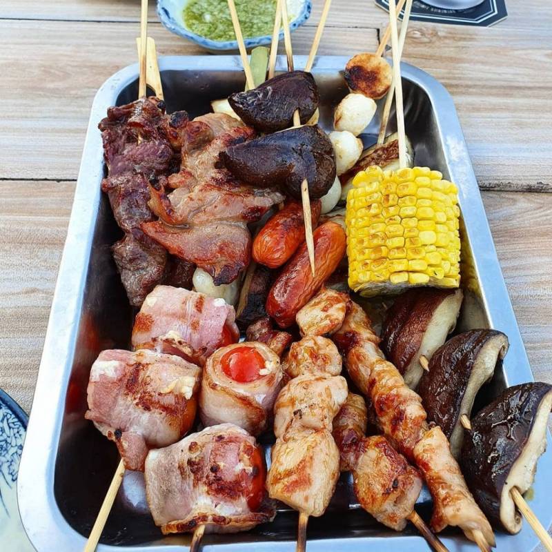 新加坡義順區露天酒吧🍻 Kamikaze Asian Tapas Bar 吹風喝酒吃燒烤，一串只要S$0.90