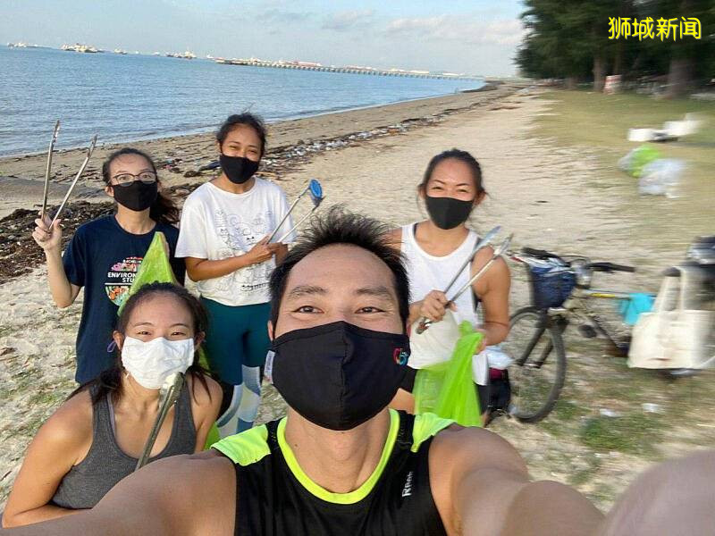 女经理海滩捡垃圾  感召1700人加入 