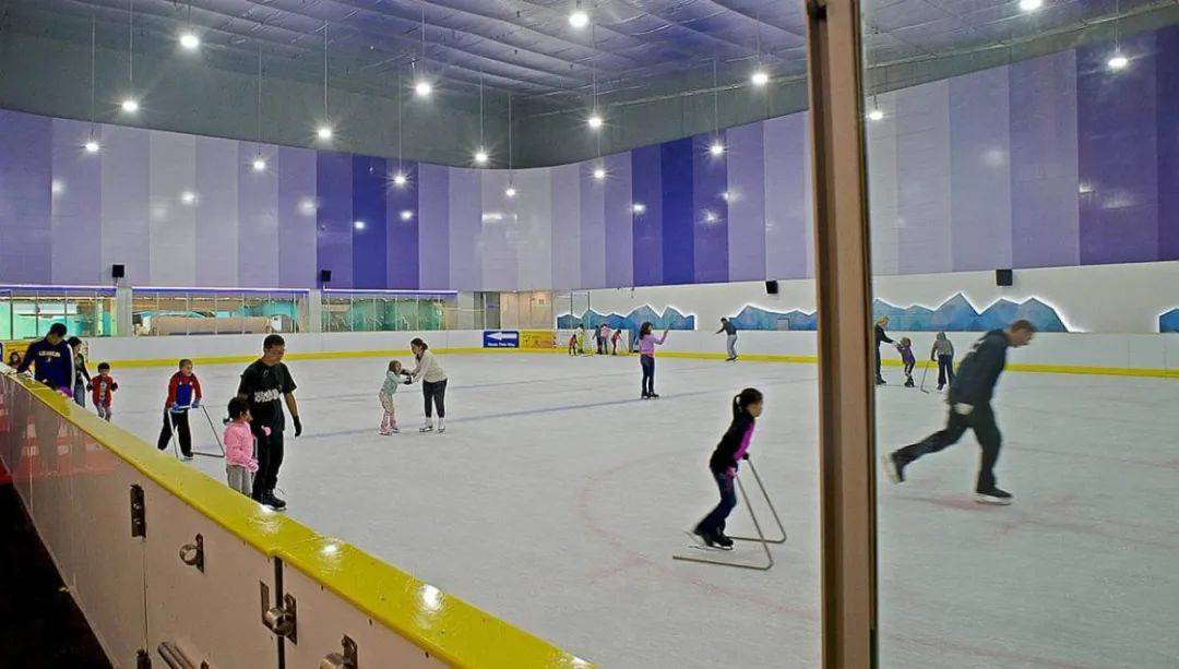 2小時收費$15！新加坡超便宜滑冰場，孩子玩得很過瘾