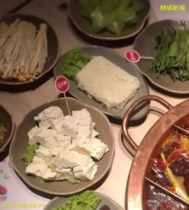 港星都爱吃!方叔叔重庆老火锅来到新加坡开店了!狮城店独家汤头你一定要试试🍲