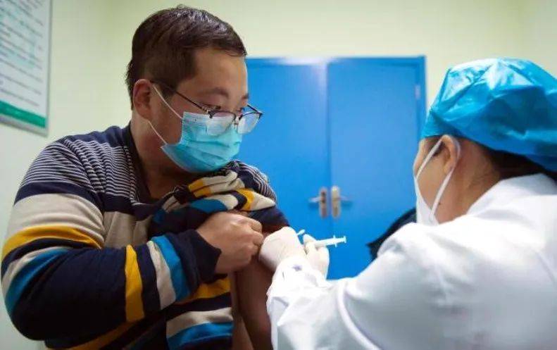 注意,新加坡60~69岁将提前接种!未来几天将陆续收到接种信