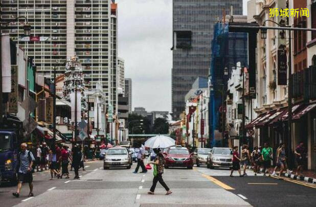 新加坡走路也要管,行人左行、别玩手机、听歌也不行