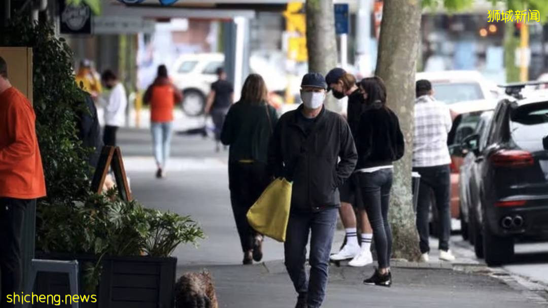 回國機票飙漲破萬元，新中航班7天熔斷2次！新加坡部長：繼續開放，最終跟全球免隔離