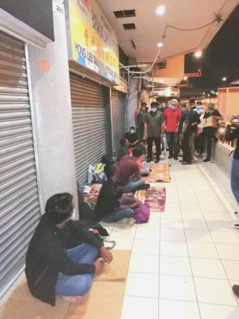 ◤肺炎疫情◢ 邊境未全面開．無法越堤工作 馬勞淪爲流浪漢