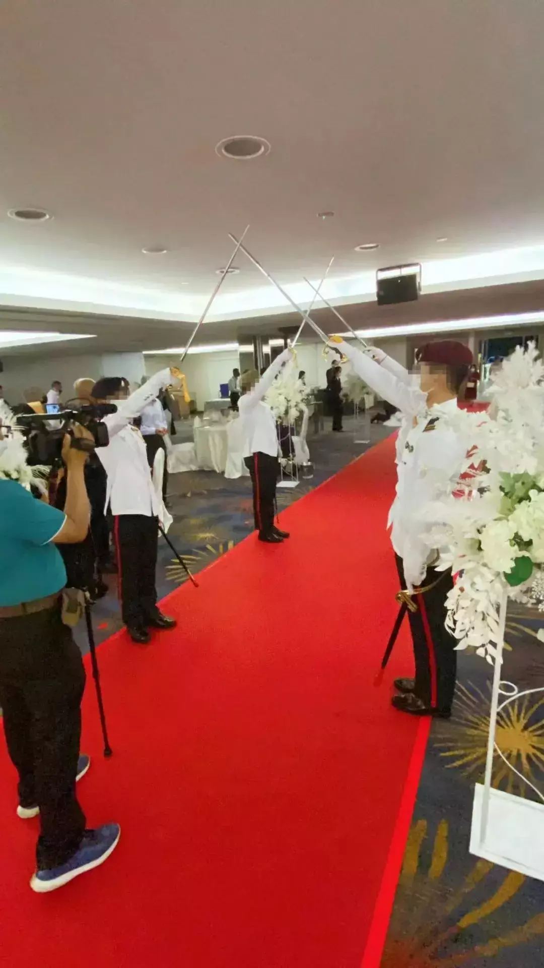 你肯定沒見過！新加坡軍官的婚禮現場原來是這樣的