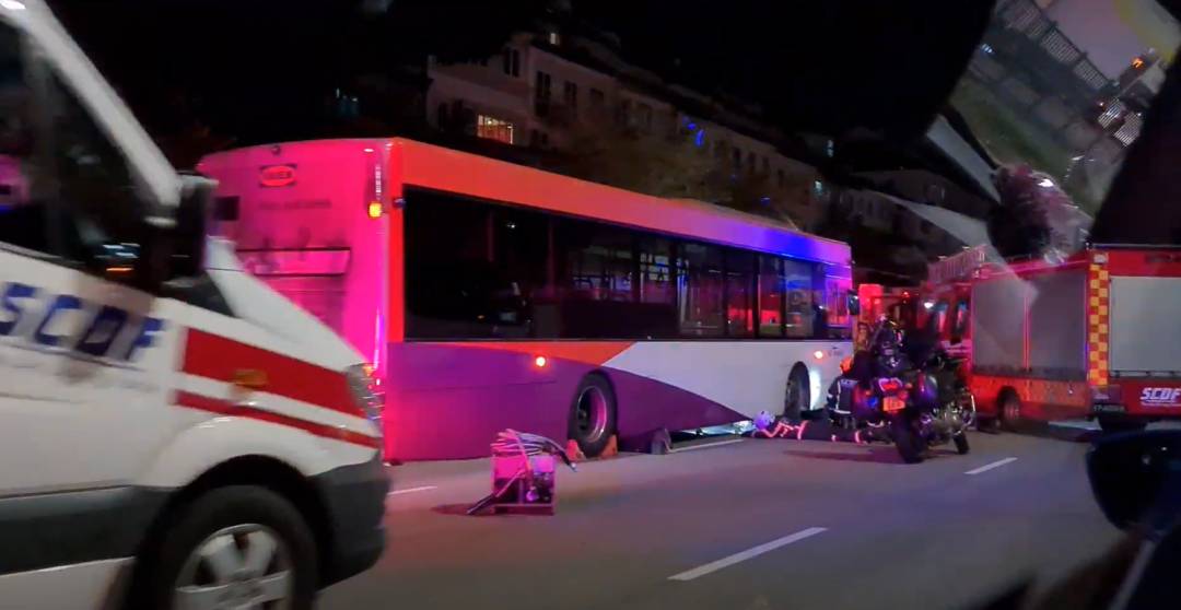 突發!他在新加坡騎車被卷入公交車底慘死!全島網民呼籲立法