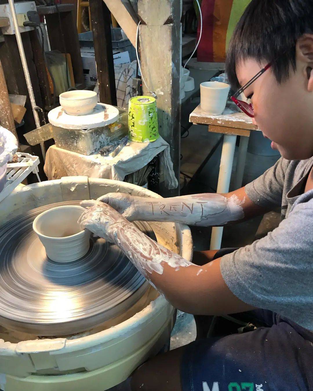 一起玩泥巴!新加坡11家陶艺馆,给娃童年加点糖,还能带作品回家