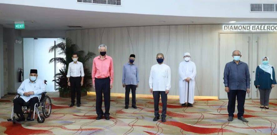 新加坡李显龙总理表示：政府已经准备好让护士带头巾