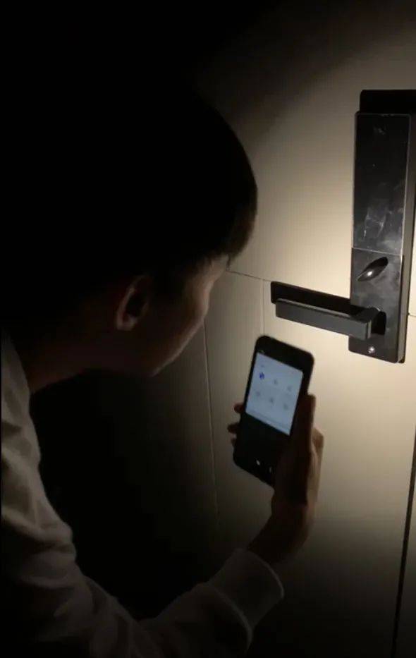 住酒店八小时断电11次 女郎申诉不获退款