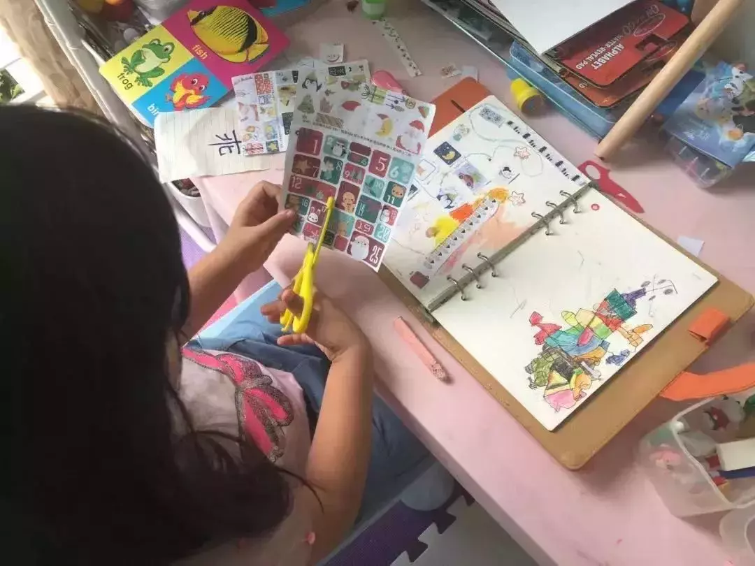 刷屏！新加坡一年一度開學大戲上演！好多家長和孩子淩晨4點就醒了