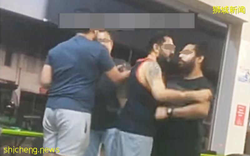 四无罩男咖啡店群殴