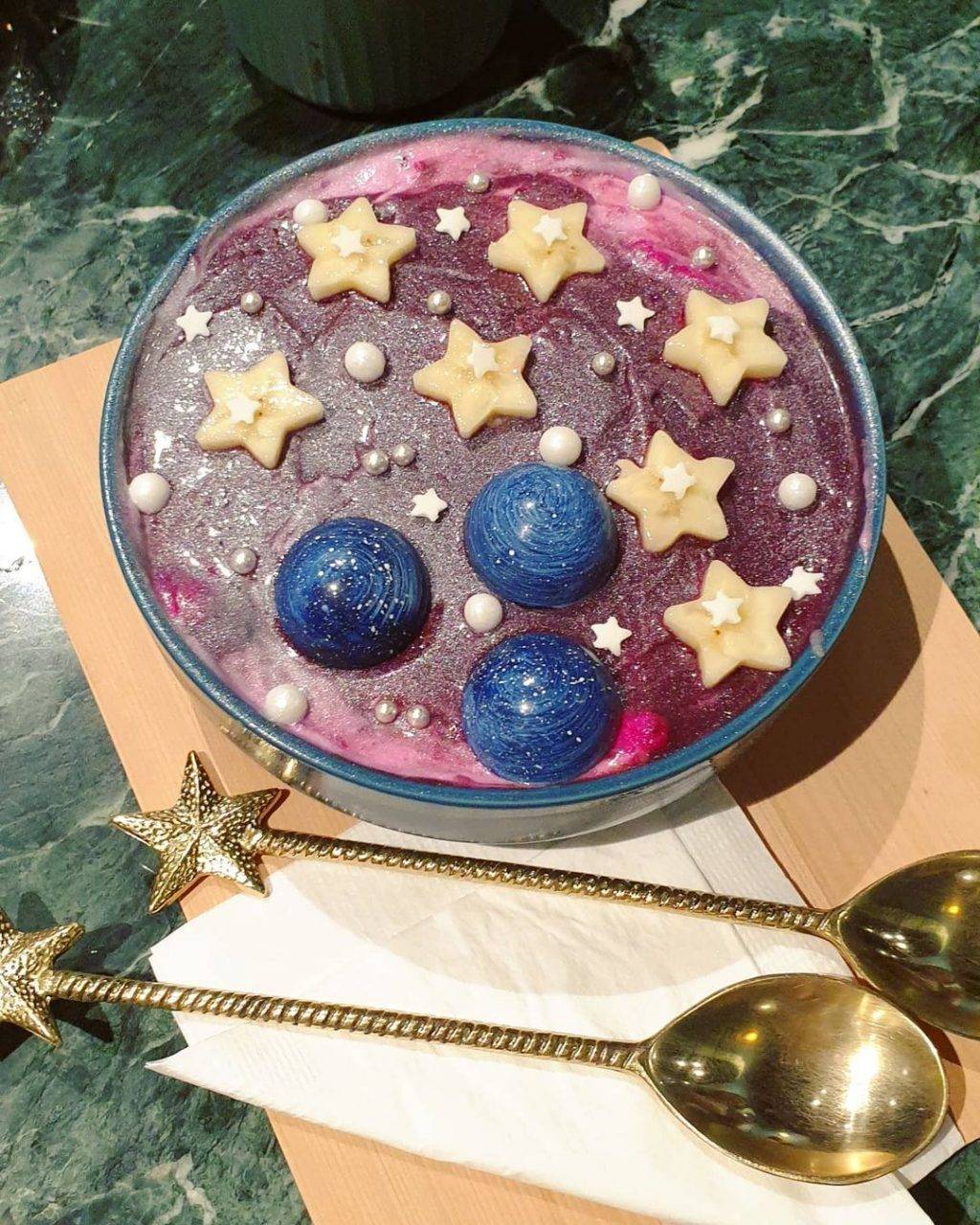 全網顔值最高的Acai Bowl✨烏節路Porcelain Cafe❤️遨遊星河宇宙、健康低脂低卡，包你能瘦還能美😏