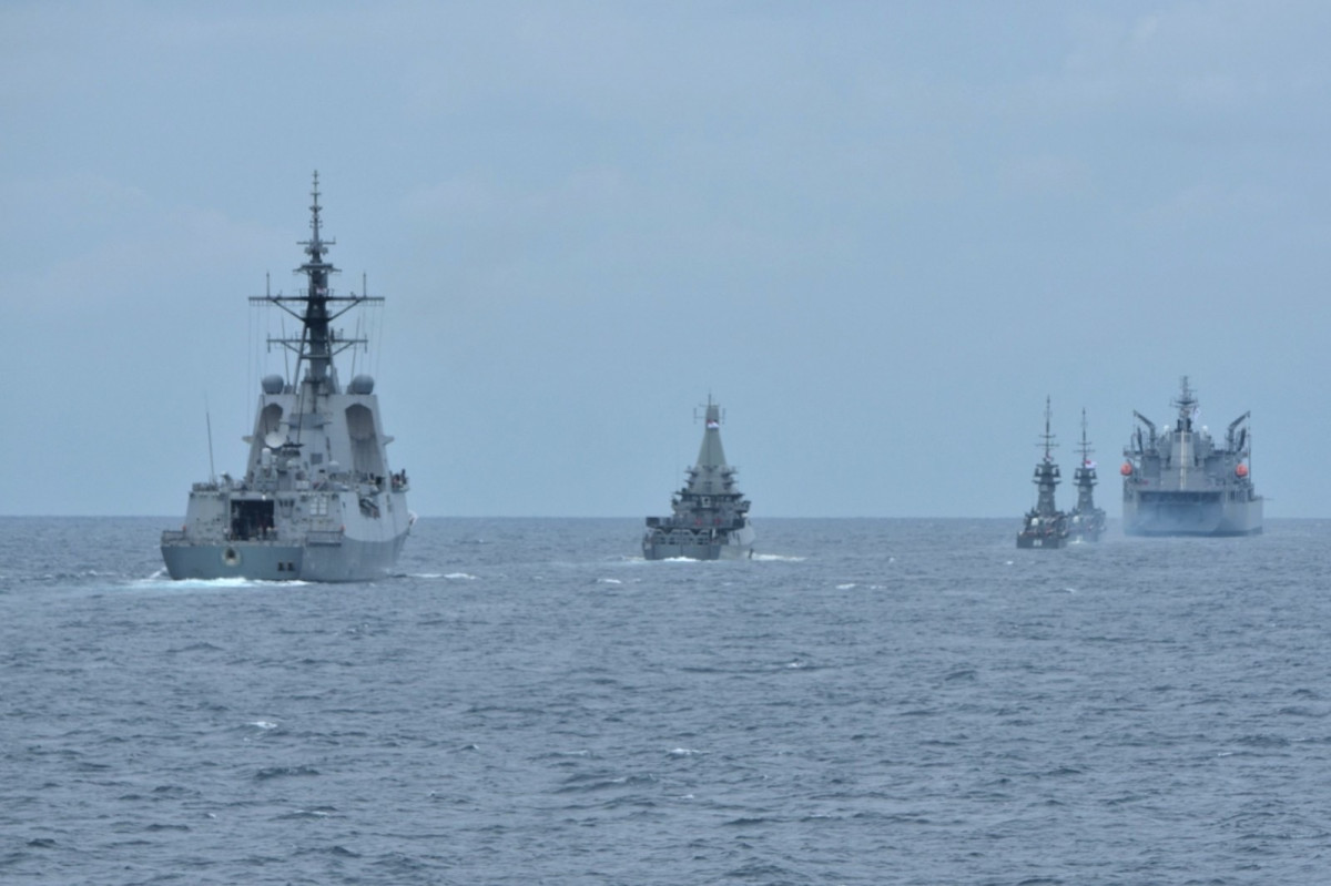 新澳海军在南中国海展开为期三天的“新加鲁”军演