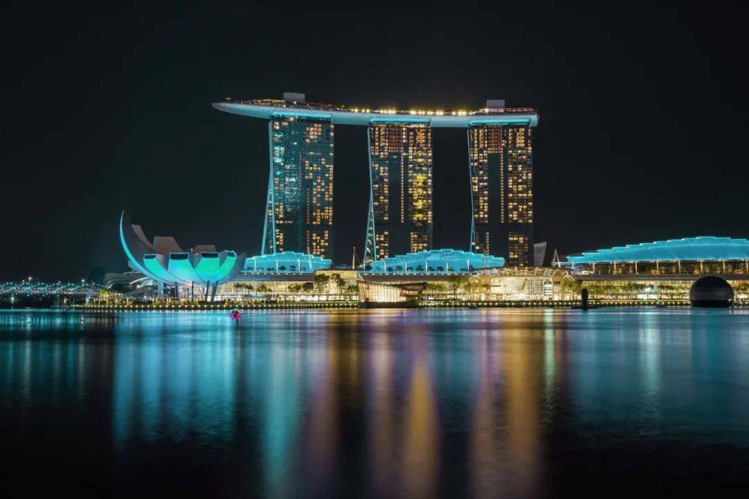 因爲這件事，新加坡變藍了