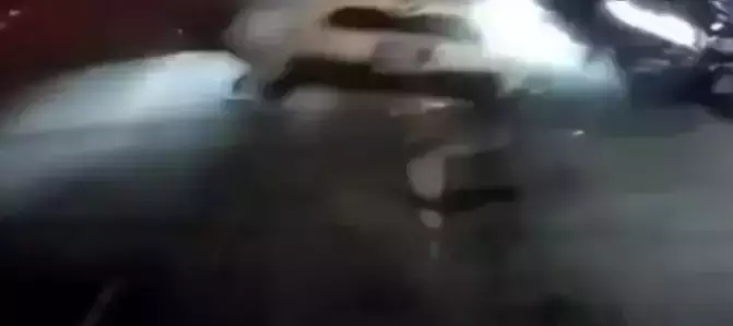 视频流出,淡滨尼深夜飙车5连环相撞,死者竟是本地艺术家