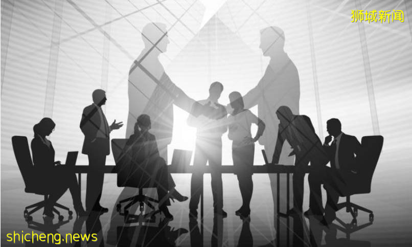 站在马云身后的男人