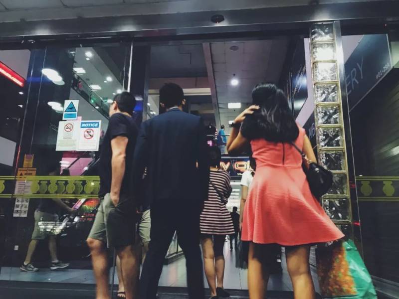 新加坡這個公寓區出現色情按摩院!婦女投訴,老公被強行拉扯