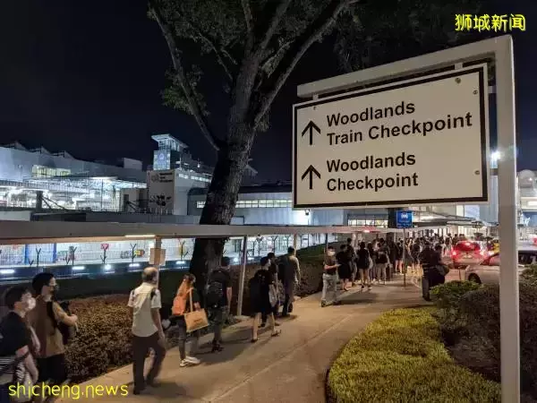 ◤马新边境重开◢ 归心似箭 兀兰关卡现人龙 12am一到过关