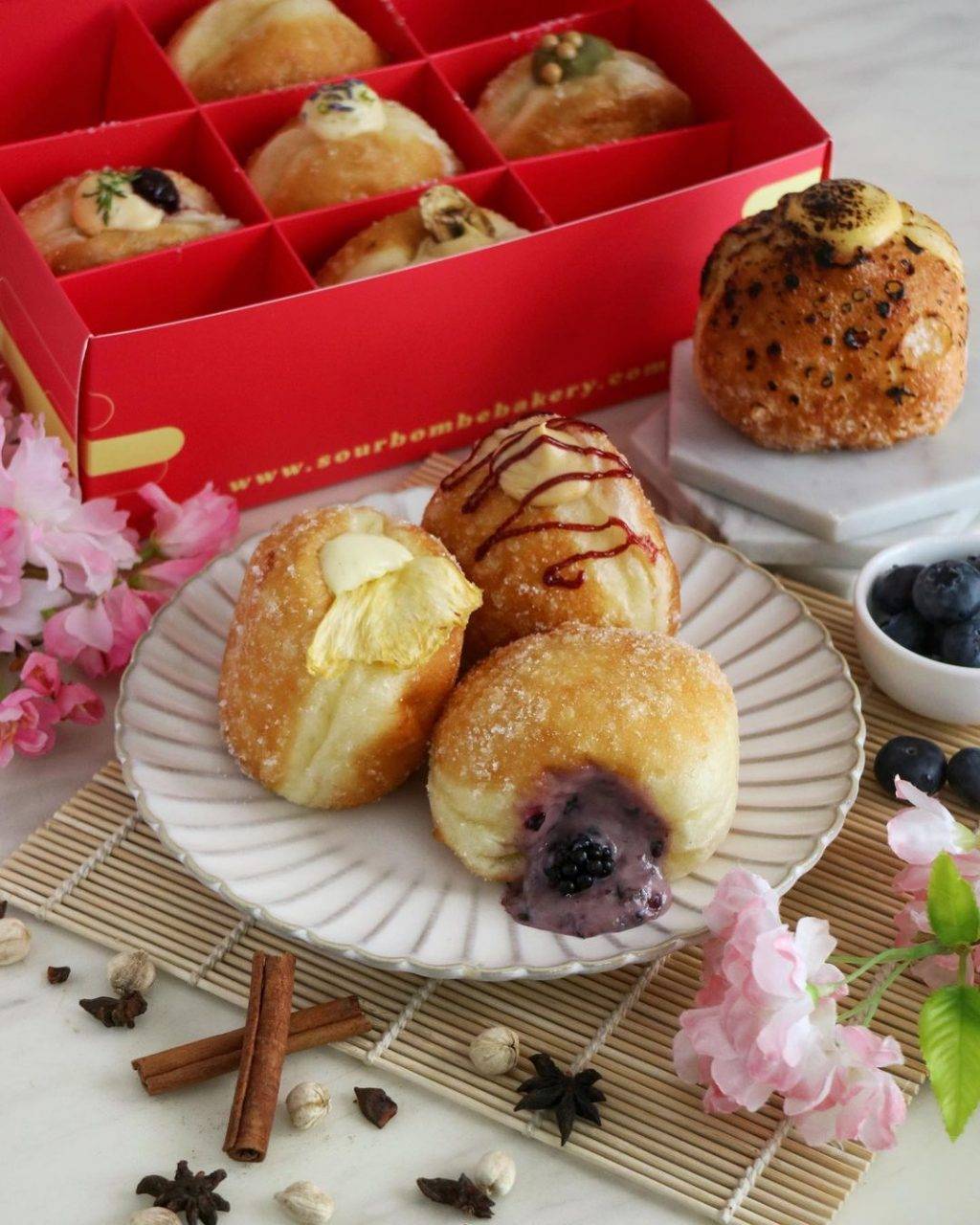 酸面團做出甜甜圈Sourbombe Artisanal Bakery😮豐富內餡一咬就爆漿！卡路裏炸彈來襲💣