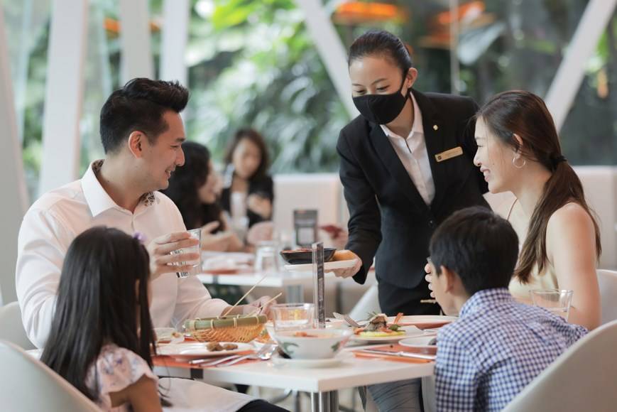香格裏拉自助餐廳The Line自助午餐自助第二位半價!走起~【有效期至3月12日,每周一至周六】