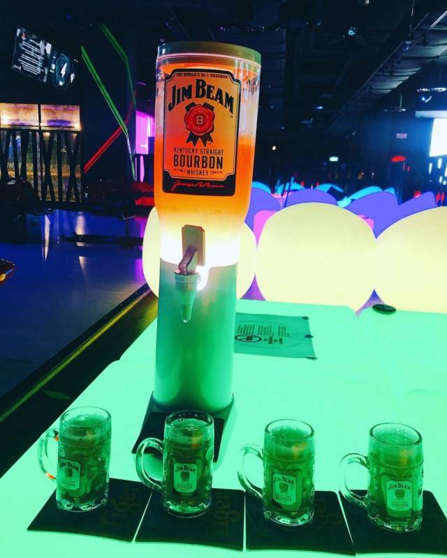 K Bowling Club 新加坡夜光保齡球館🎳 綜合娛樂潮酷場地，遊戲機、K歌房、飛镖盤