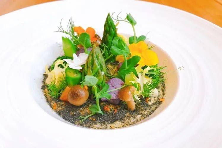 在CBD的绿洲之中吃融合风意大利餐是一种什么体验