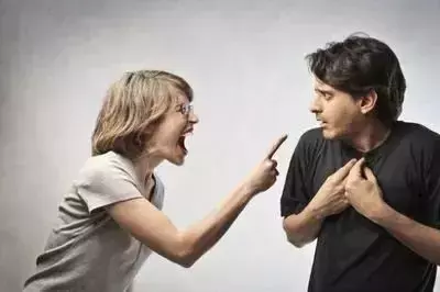 無語！在新加坡碰上這7種奇葩鄰居太倒黴！你經曆過嗎