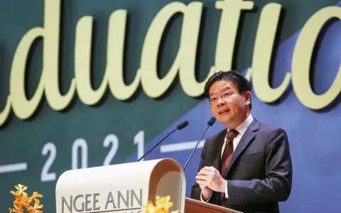 义安理工学院补办毕业典礼,为所有学生提供多样副修科学习